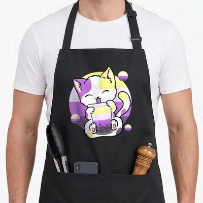 Tablier de cuisine noir avec un chaton blanc et violet buvant du thé à bulles sur fond circulaire coloré.