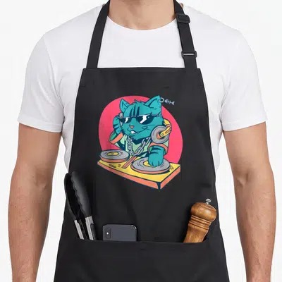 Tablier de cuisine noir avec un chat turquoise en DJ portant des lunettes de soleil sur fond rose.