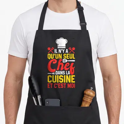 Tablier de cuisine noir avec message Il n'y a qu'un seul chef dans la cuisine et c'est moi en rouge et jaune.