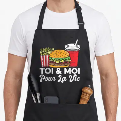 Tablier de cuisine noir avec illustration burger frites soda et texte Toi & Moi Pour La Vie