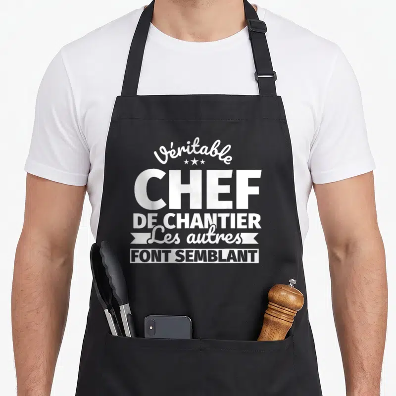 Tablier de cuisine noir avec inscription blanche Véritable chef de chantier les autres font semblant et trois étoiles.