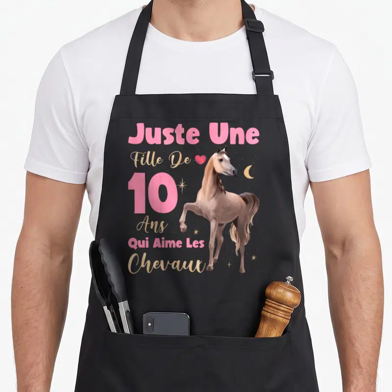 Tablier de cuisine noir avec illustration d'un poulain beige et texte rose Juste une fille de 10 ans qui aime les chevaux.