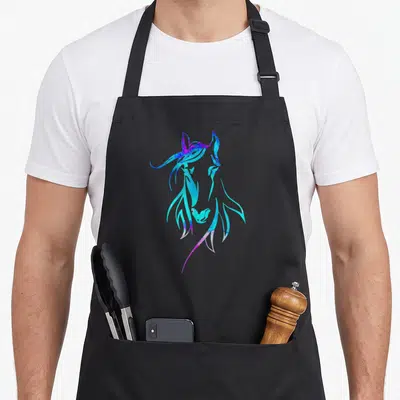 Tablier de cuisine noir avec illustration aquarelle d'un cheval aux teintes bleu électrique et violet vif.