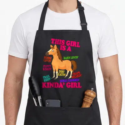 Tablier de cuisine noir avec illustration poney orange et texte This Girl Is A Kinda' Girl multicolore.
