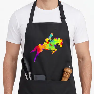 Tablier de cuisine noir avec une impression multicolore d'un cavalier sur un cheval au galop en style éclaboussure.