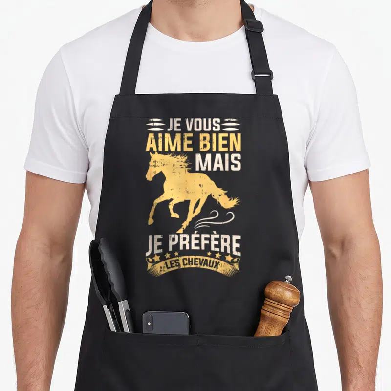 Tablier de cuisine noir avec silhouette de cheval doré et texte Je vous aime bien mais je préfère les chevaux.
