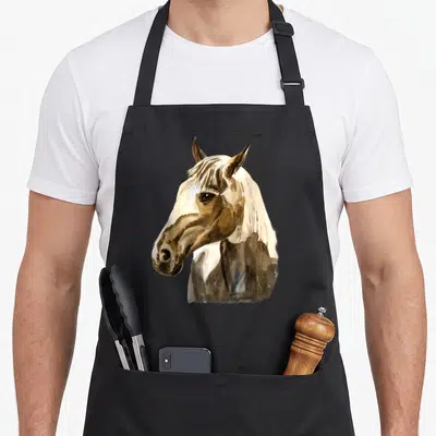 Tablier de cuisine noir avec tête de poulain peinte à l'aquarelle aux tons bruns et blancs.
