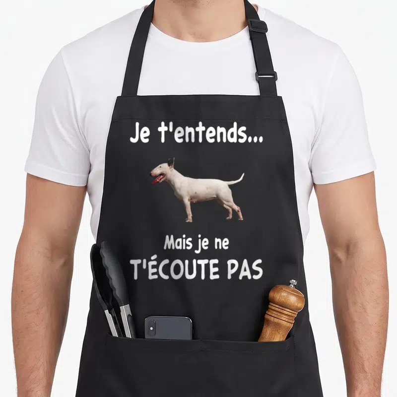 Tablier de cuisine noir avec illustration de Bull Terrier blanc et texte humoristique en blanc.