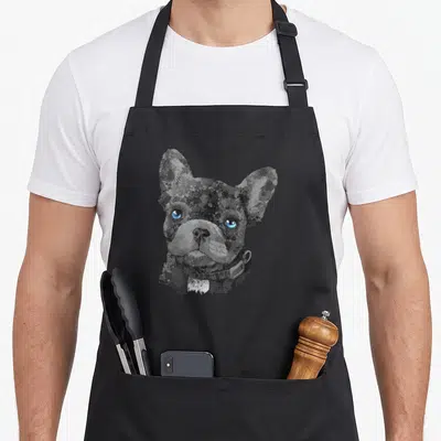 Tablier de cuisine noir avec illustration artistique d'un bouledogue français aux yeux bleus vifs et collier gris.