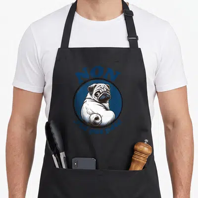 Tablier de cuisine noir avec illustration d'un carlin dans un cercle bleu et le texte Non j'ai pas pété imprimé en dessous.