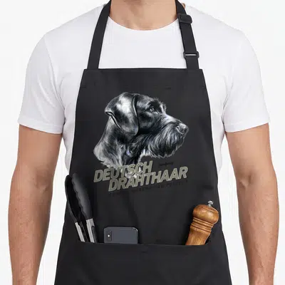Tablier de cuisine noir avec portrait dessiné d'un chien Deutsch Drahthaar et son nom en lettres capitales beige.