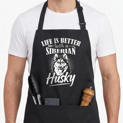 Tablier de cuisine noir avec illustration d'un husky sibérien et le texte Life is Better with a Siberian Husky en blanc.
