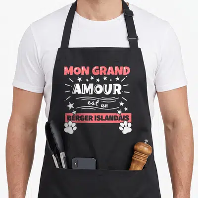 Tablier de cuisine noir avec linscription Mon grand amour est un Berger Islandais en rose et blanc entouré d'étoiles et de pattes.