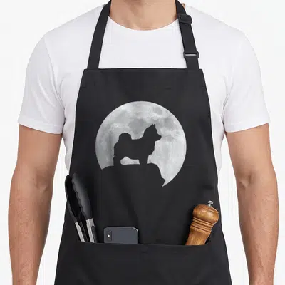 Tablier de cuisine noir avec silhouette Pomsky et lune pleine en arrière-plan gris clair.