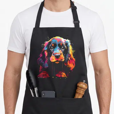 Tablier de cuisine noir avec portrait artistique d'un Cocker anglais chiot multicolore et des éclaboussures de peinture.