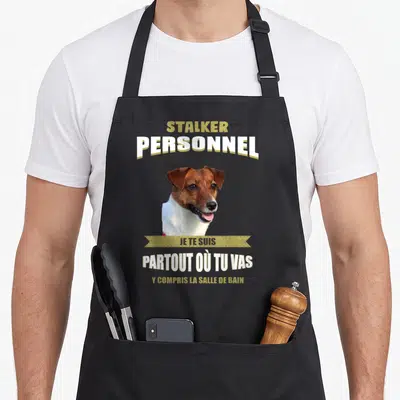 Tablier de cuisine noir avec un portrait de Jack Russell Terrier et le texte Stalker Personnel Je te suis Partout où tu vas Y compris la salle de bain.
