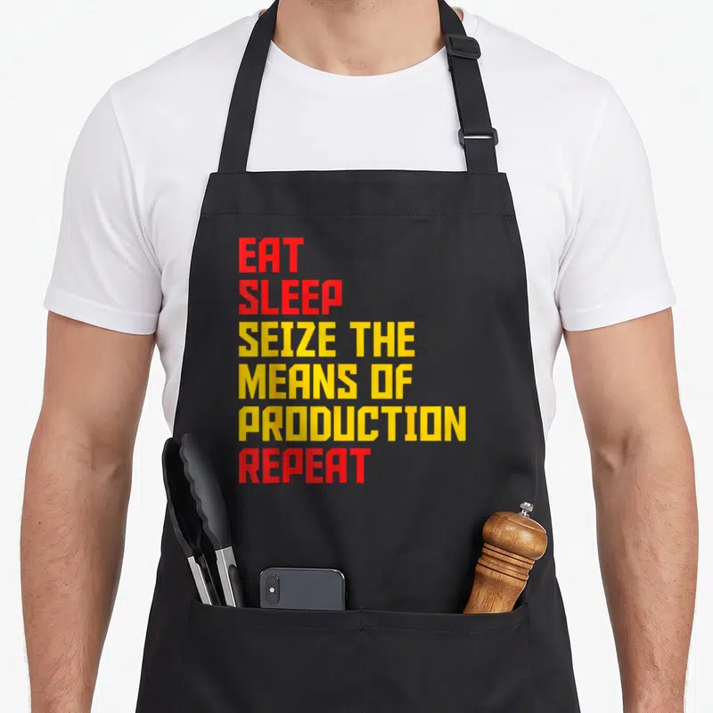Tablier de cuisine noir avec le texte Eat Sleep Seize The Means Of Production Repeat en rouge et jaune.
