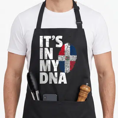 Tablier de cuisine noir avec un motif d'empreinte digitale intégrant le drapeau dominicain et du texte blanc.