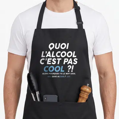 Tablier de cuisine noir avec une inscription blanche et bleue sur un jeu de mots concernant l'alcool et le terme cool.
