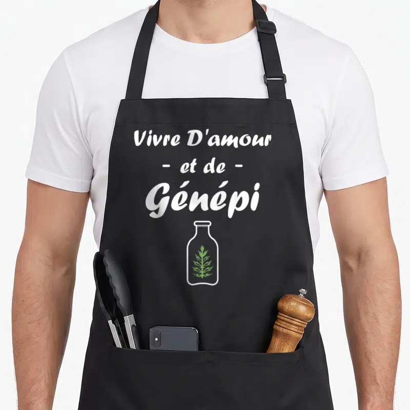 Tablier de cuisine noir avec texte blanc Vivre D'amour et de Génépi et illustration de bouteille verte.