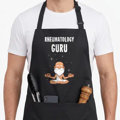 Tablier de cuisine noir avec illustration d'un sage barbu et du texte Rheumatology Guru en blanc.