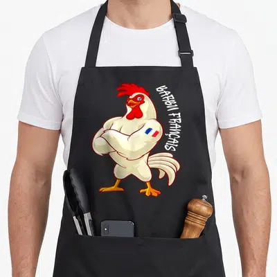 Tablier de cuisine noir avec illustration d'un coq aux bras croisés et drapeau français sur l'aile.
