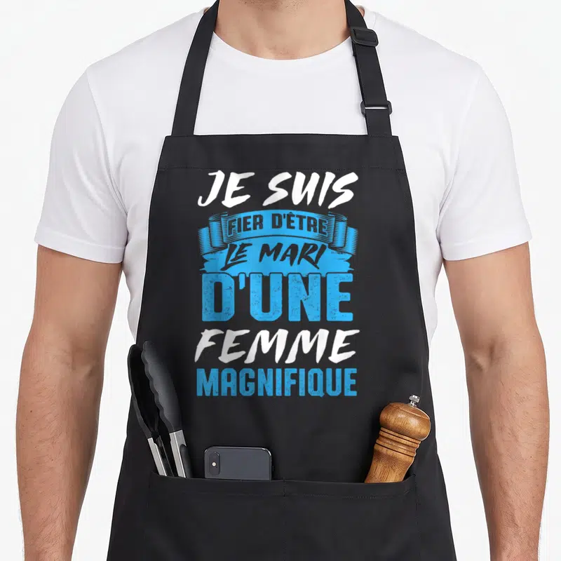 Tablier de cuisine noir avec inscription Je suis fier d'être le mari d'une femme magnifique en blanc et bleu.