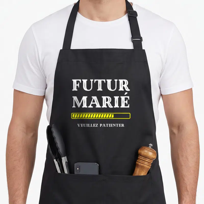 Tablier de cuisine noir avec l'inscription Futur marié et une barre de chargement jaune.