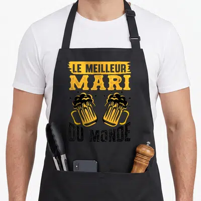 Tablier de cuisine noir avec le texte Le meilleur Mari du Monde et deux verres de bière s'entrechoquant en jaune et noir.