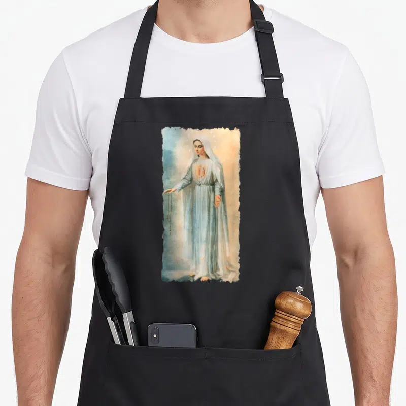Tablier de cuisine noir avec une illustration de la Vierge Marie de Fatima tenant un rosaire et portant une robe bleu clair.