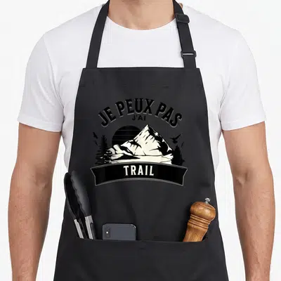 Tablier de cuisine noir avec illustration de montagne et texte Je peux pas j'ai trail