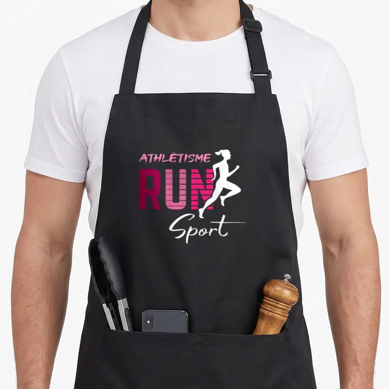Tablier de cuisine noir avec le texte RUN ATHLÉTISME Sport et une silhouette de femme en course blanche sur fond rose dégradé.