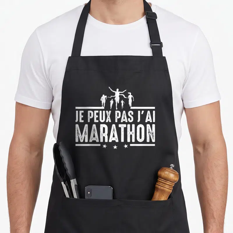 Tablier de cuisine noir avec silhouettes de coureurs et texte blanc Je peux pas j'ai marathon