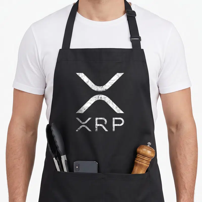 Tablier de cuisine noir avec logo XRP vieilli en blanc au centre du torse