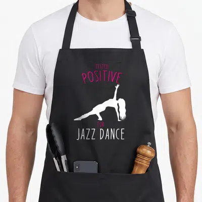 Tablier de cuisine noir avec silhouette blanche de danseuse et texte rose Testé positif pour Jazz Dance