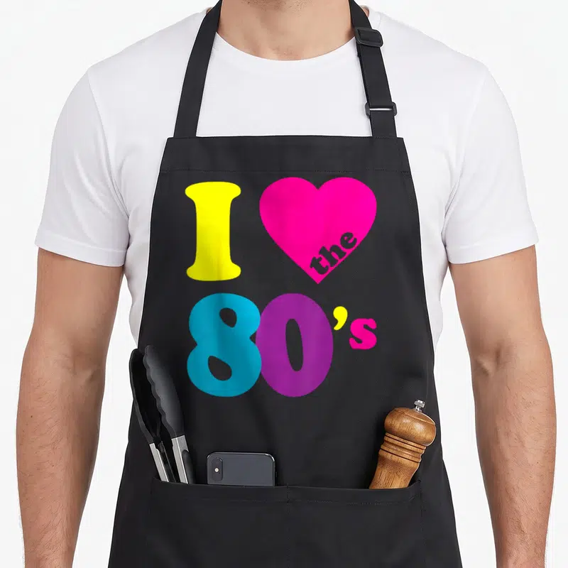 Tablier de cuisine noir avec un cœur rose et les chiffres 80 dans des couleurs vives.