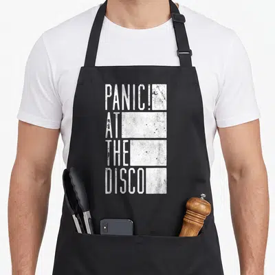 Tablier de cuisine noir avec typographie blanche Panic. At The Disco White Bars et blocs graphiques verticaux.