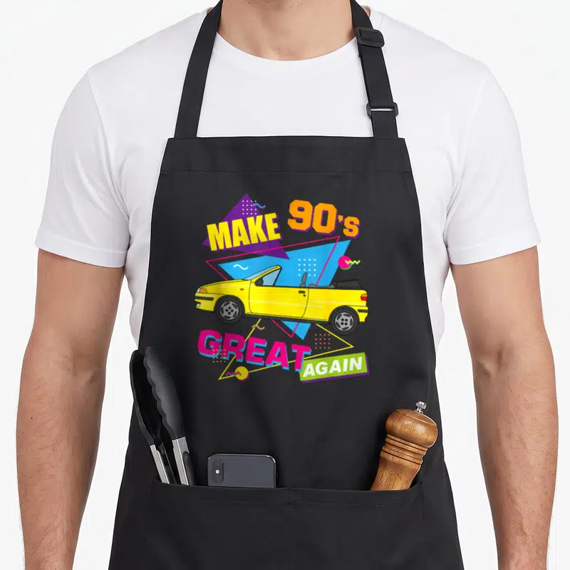 Tablier de cuisine noir avec illustration Fiat Punto Cabrio jaune et texte Make 90s Encore Merveilleux en lettres colorées.