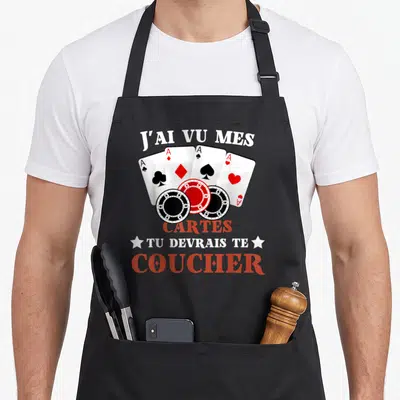 Tablier de cuisine noir avec quatre as de poker et jetons imprimés au centre.