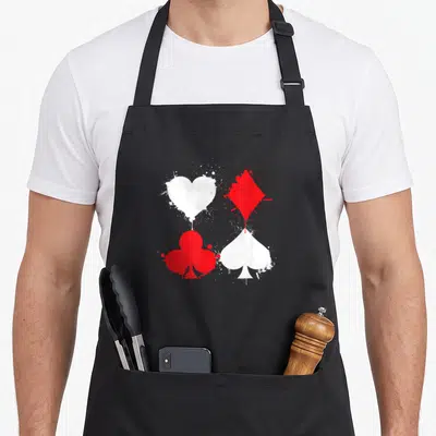 Tablier de cuisine noir avec cœurs, carreaux, trèfles et piques rouges et blancs en style éclaboussure.