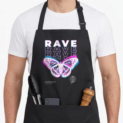Tablier de cuisine noir avec un grand papillon blanc aux contours magenta et cyan, surmonté du texte RAVE en lettres blanches et roses.