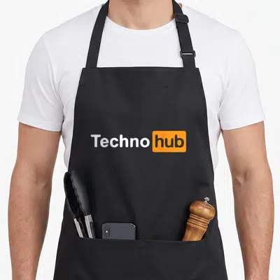 Tablier de cuisine noir avec le logo blanc et orange Techno hub imprimé au centre.