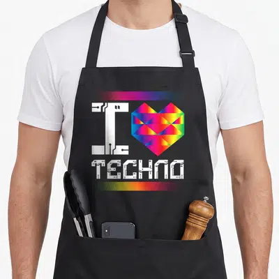 Tablier de cuisine noir avec inscription I Love Techno en blanc circuit imprimé et cœur géométrique multicolore.