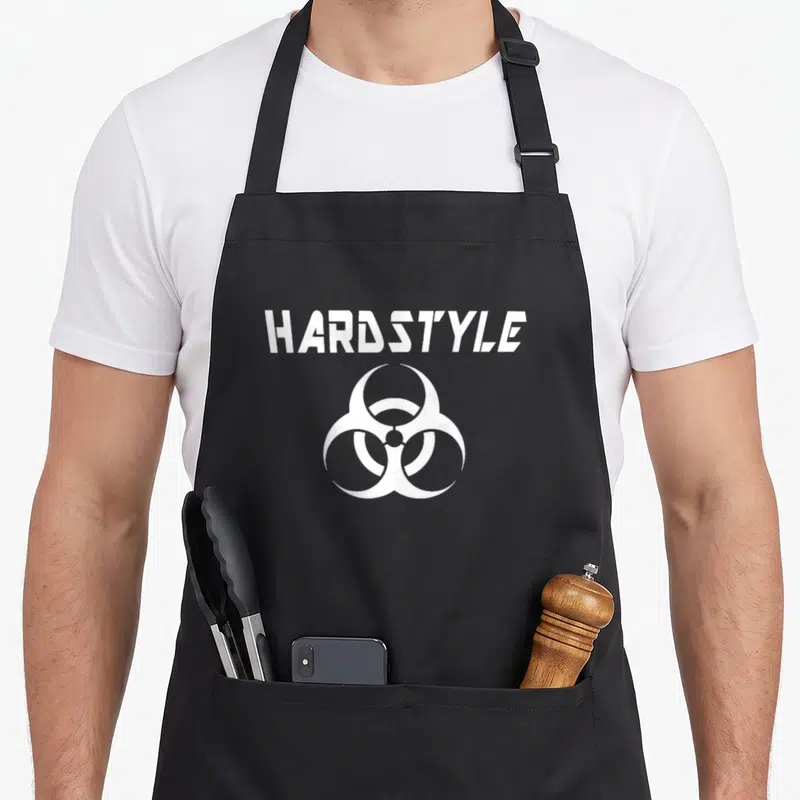 Tablier de cuisine noir avec inscription HARDSTYLE et logo biohazard blanc au centre