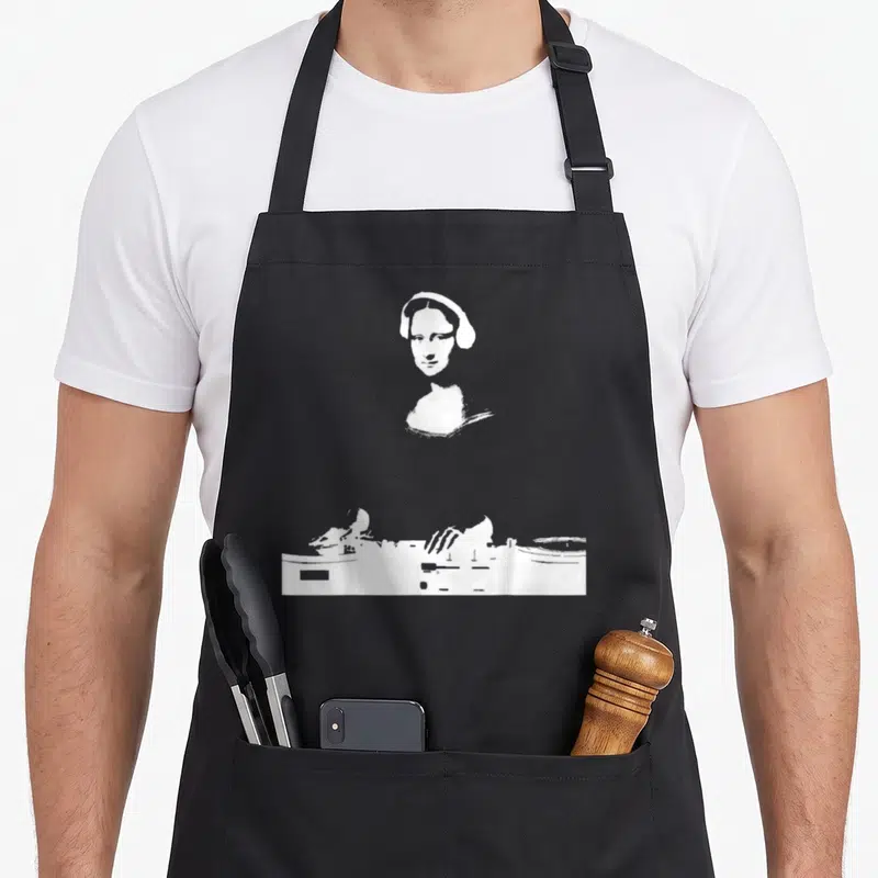 Tablier de cuisine noir avec Mona Lisa DJ en blanc sur un mixeur électronique