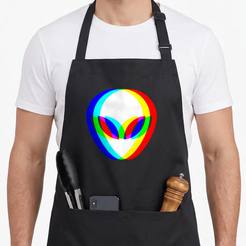 Tablier de cuisine noir avec tête d'alien aux contours multicolores style glitch et effet chromatic aberration.