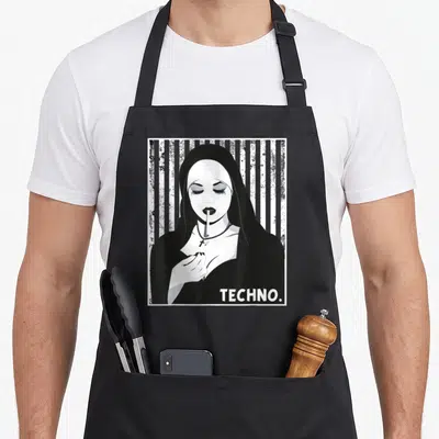 Tablier de cuisine noir avec illustration d'une religieuse fumant et le mot TECHNO en bas à droite.