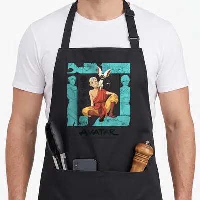 Tablier de cuisine noir avec une illustration d'Aang, Momo et les symboles des éléments dans un style bande dessinée.