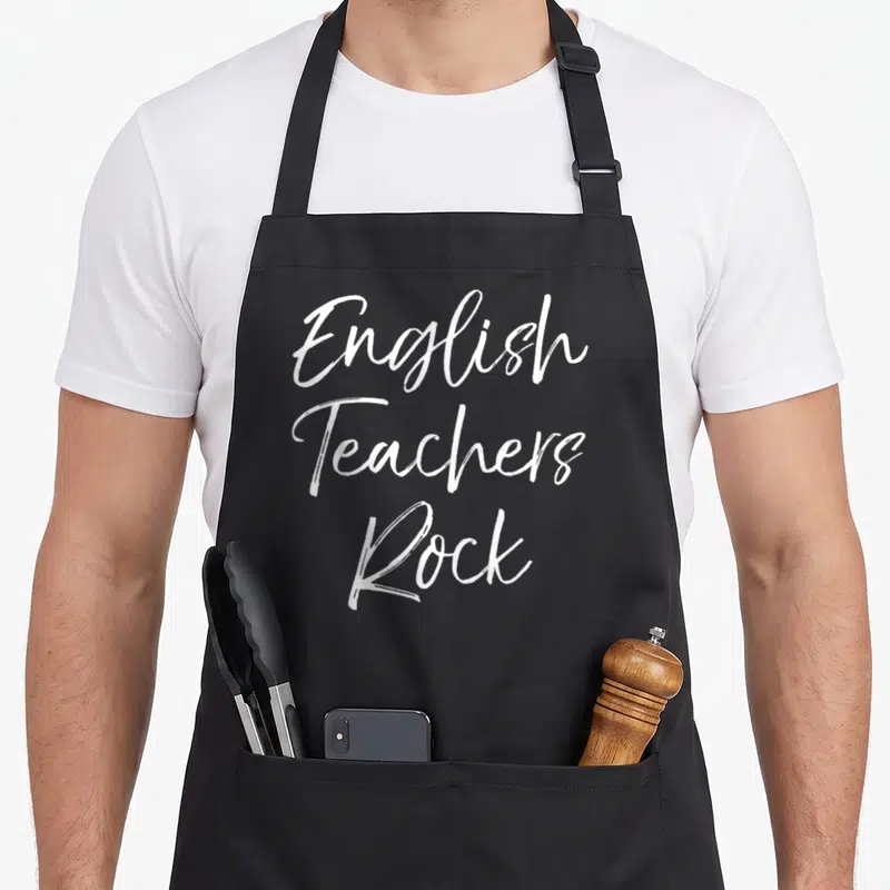 Tablier de cuisine noir avec l'inscription blanche « English Teachers Rock » en écriture cursive élégante au centre.