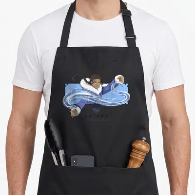 Tablier de cuisine noir avec Katara Waterbending Master manipulant l'eau et sa citation en dessous.